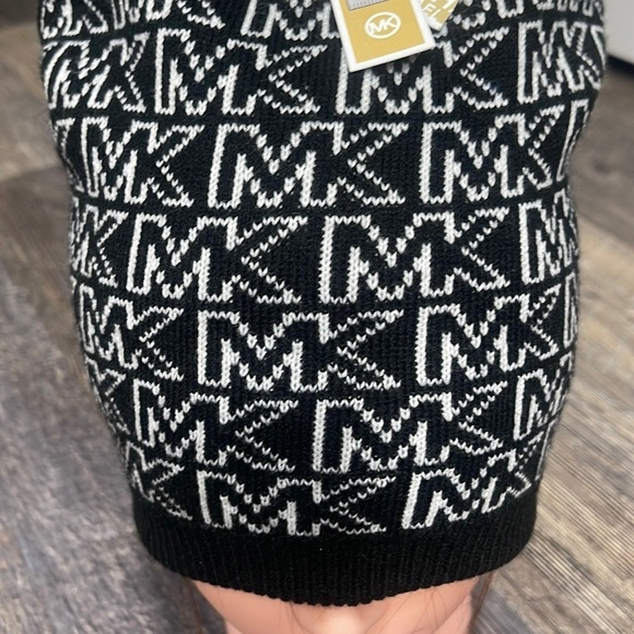 Michael Kors reversible hat - Picture 3 of 7